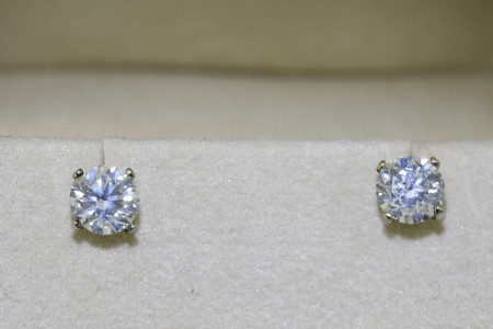 1.40 carats Solitaire Diamond Earrings