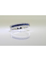Blue Sapphire & diamond ring