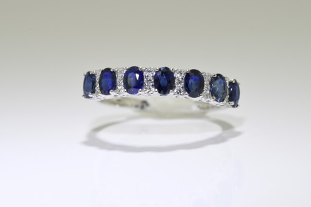 Blue Sapphire & diamond ring