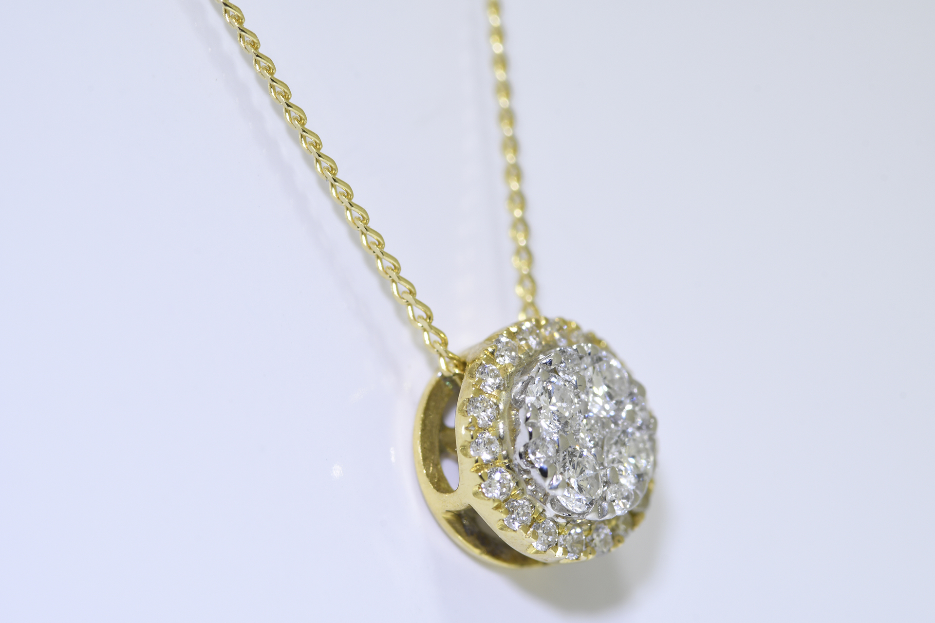 Diamond Pendant in 18 carat Gold